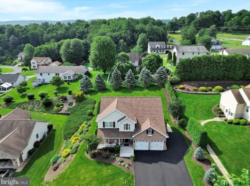 506 Parkmeadow Dr, Primrose, PA 17901-9558