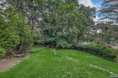 8 Winters St, Oakland NJ  07436-2623 exterior