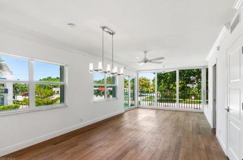 404 Broad Ave, Naples, FL 34102-7163
