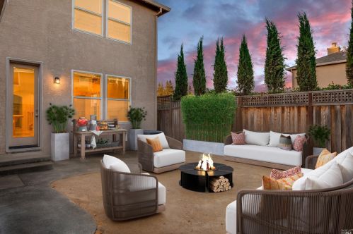 407 Goblet Pl, Windsor CA  95492-6676 exterior