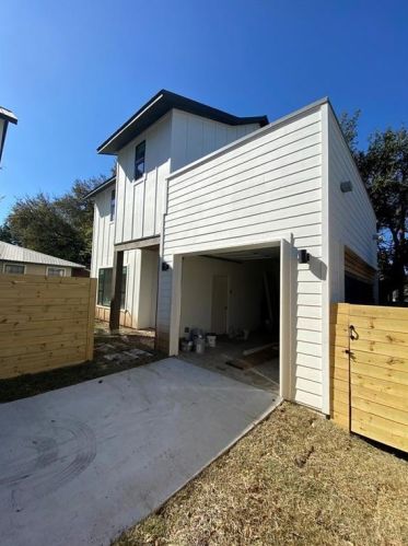 2302 Euclid Ave, Austin TX  78704-5516 exterior