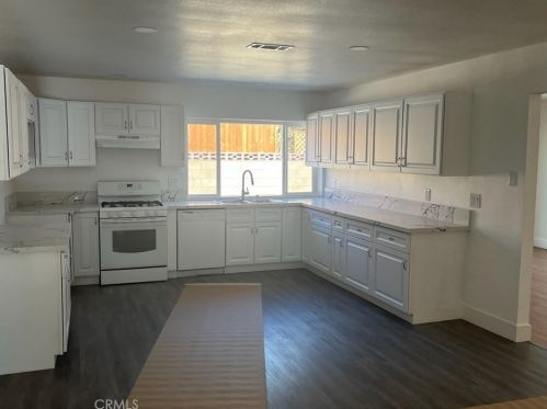 521 Avenue, Lancaster, CA