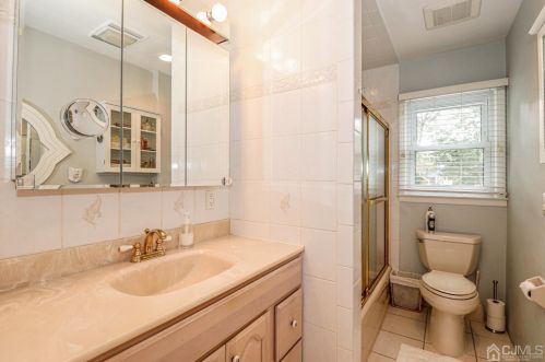 19 Herold Pl, Metuchen NJ  08840-2603 exterior