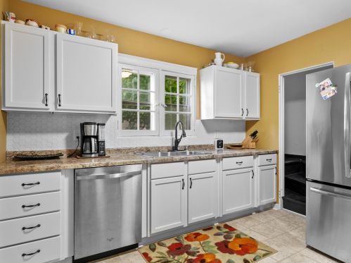 1108 8 St, Manitowoc WI 54220-2818 exterior