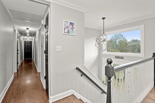 33 Windsor Rd, Huntington CT 06484-5022 exterior