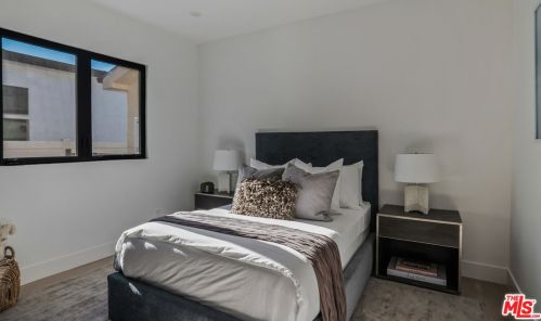 12600 Emelita St, North Hollywood CA  91607-1017 exterior