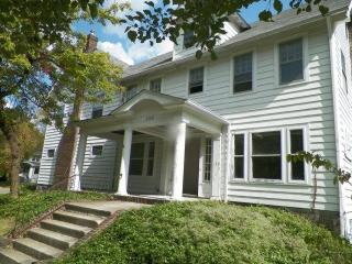 13062 Cedar Rd, Cleveland OH  44118-2752 exterior