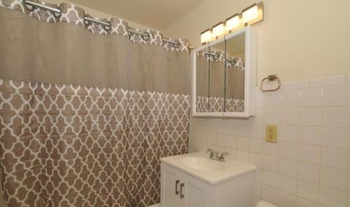 1600 35, Milwaukee WI 53215-1827 exterior