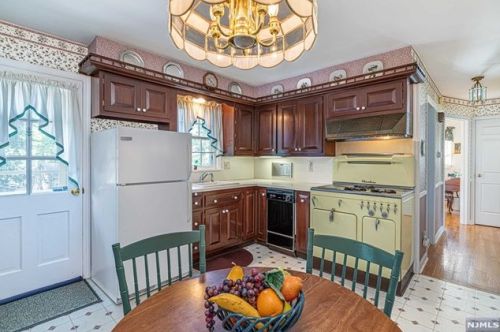 18 Winters St, Oakland NJ  07436-2623 exterior