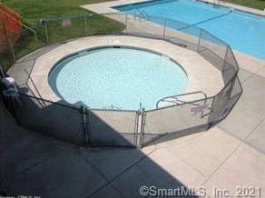 454 Cypress Rd, Hartford CT  06111-5620 exterior