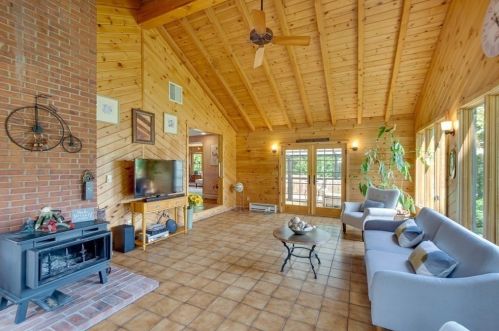 39 Robinson Rd, Woburn, MA 01801-6137