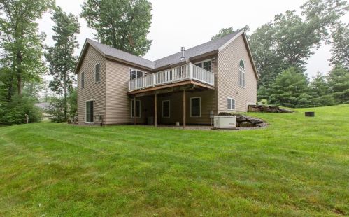 7 Oakhill Dr, Newton, NH 03858-4401