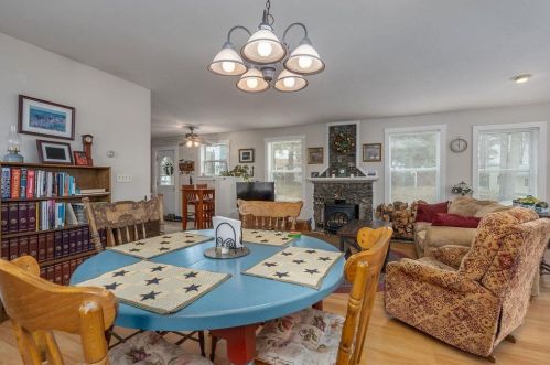 104 Lk Shr Dr, Northwood NH  03261-3707 exterior