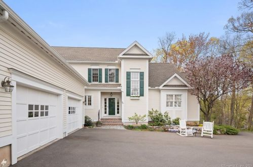 94 Hunter Dr, Hartford, CT 06107-1017