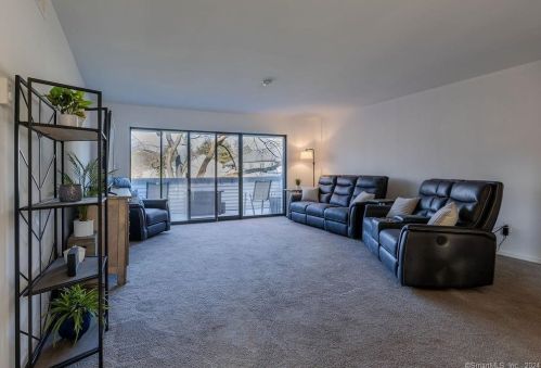142 Candlewood Dr, Wapping, CT 06074-2611
