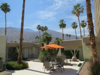 2050 Camino Real, Palm Springs CA  92264-0307 exterior