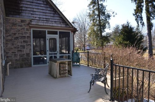 205 Lippincott Ave, Riverton NJ  08077-1309 exterior