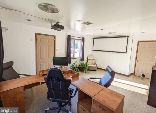 619 Davis Rd, Cheltenham PA  19012-1636 exterior