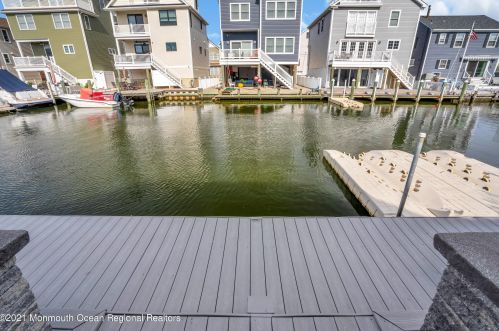 406 Eisenhower Ave, Pelican Island NJ  08751-1625 exterior