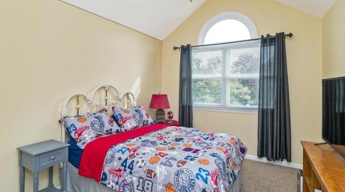 8041 Cross Creek Cir, Breinigsville PA  18031-1327 exterior