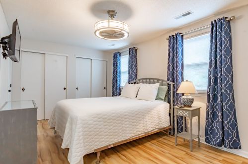 54 Bluestone Dr, Nashua NH 03060-6835 exterior