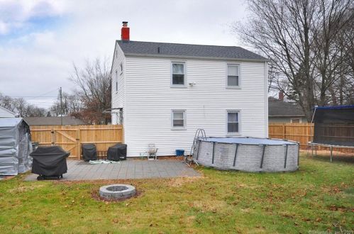 16 Oval Ln, Manchester CT  06040-4712 exterior