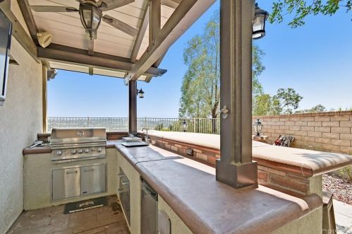 24306 Foxglove Pl, Santa Clarita CA  91354-4922 exterior