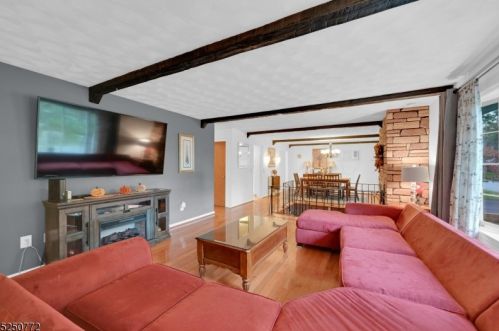 81 Mountain Cir, West Milford Lakes NJ  07480-3211 exterior