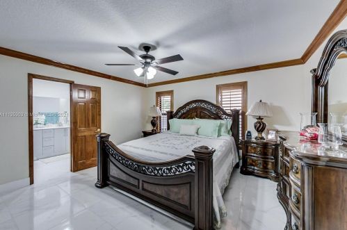 7534 5th Ct, Hialeah FL  33014-4921 exterior