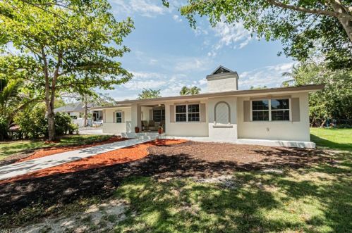 3313 Thomasson Dr, Naples, FL 34112-6637