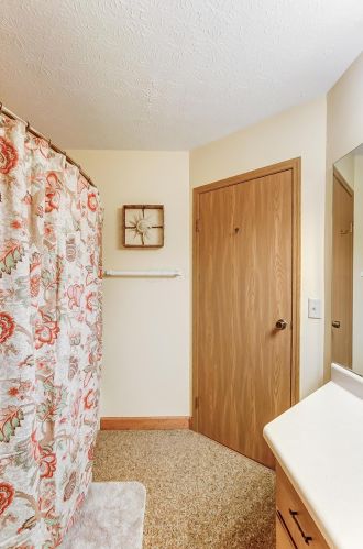 2466 Hooverside Ln, Darbydale OH  43123-3934 exterior