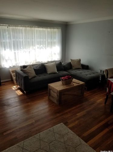 76 Malts Ave, West Islip NY  11795-2508 exterior