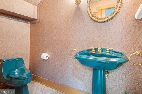 222 Longspur Dr, Wilmington DE  19808-4363 exterior