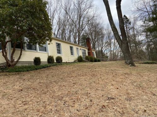 23 Fresh Meadow Rd, Upper Stepney CT  06468-1023 exterior