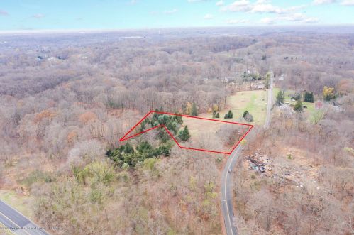14 Reids Hill Rd, Morganville, NJ 07751-4222