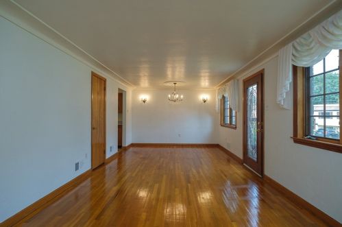 125 High Oak Pl, Pittsburgh, PA 15220-3918