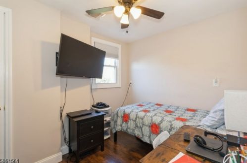 55 Charles St, Roselle Park NJ  07204-2258 exterior