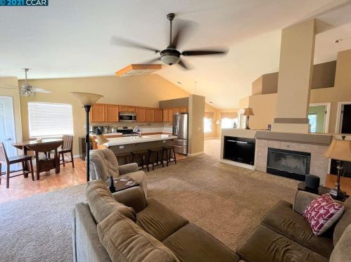 1221 Walnut Meadows Dr, Oakley CA  94561-6000 exterior