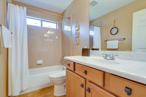 10825 Southerland Dr, Denton TX  76207-8683 exterior