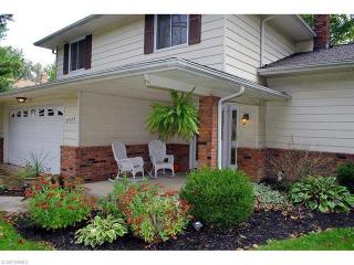 37454 Hunters Ridge Rd, Cleveland, OH 44139-2535
