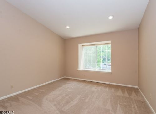 16 Ray Ct, Bedminster NJ  07921-1632 exterior