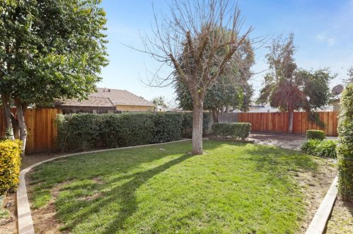 548 Denise Dr, Ripon CA  95366-2808 exterior