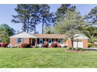11 Fairway Dr, Portsmouth, VA 23701-1621