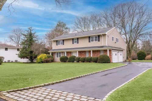 68 Holly Dr, Elwood, NY 11731-5226