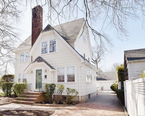 112 Floral Pkwy, Floral Park, NY 11001-3128