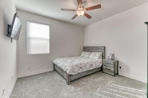 2922 Amber Sun Dr, Phoenix AZ 85085 exterior