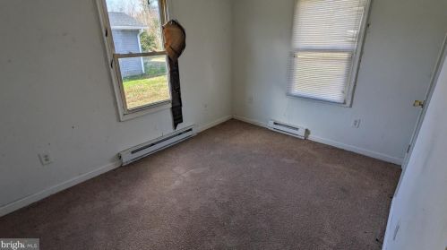 526 8th St, Laurel DE  19956-1316 exterior