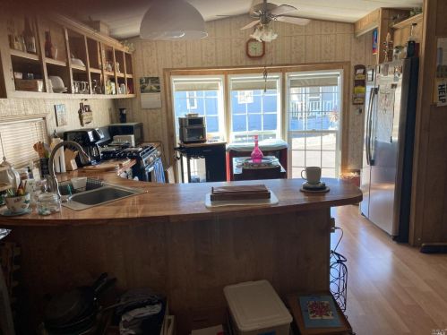 230 Bluejay Dr, Santa Rosa, CA 95409-4107