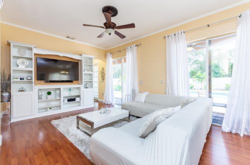 19270 29 Ct, Hollywood FL 33029-2474 exterior