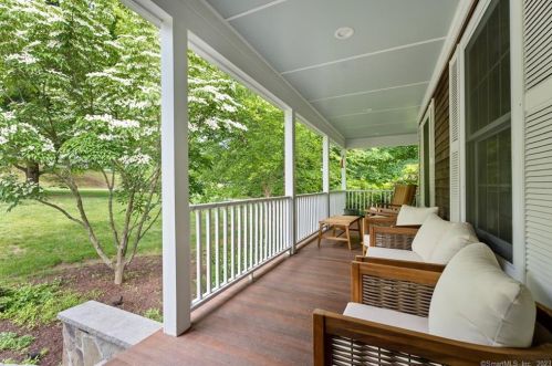 16 Saxony Ln, Woodbury CT  06798-2533 exterior